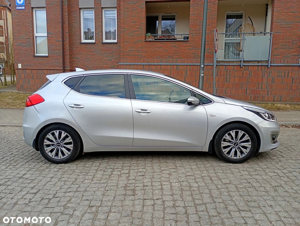 Kia Ceed 1.4 L - 6