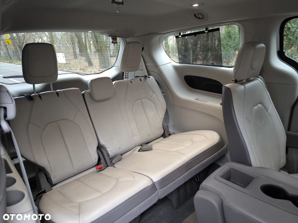 Chrysler Pacifica - 12