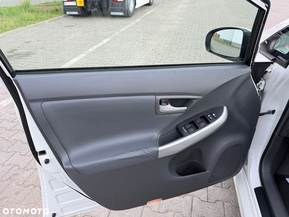 Toyota Prius 1.8 HSD Premium - 12