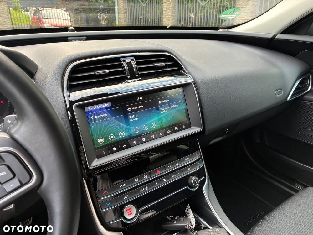 Jaguar XE 20d AWD Portfolio - 21