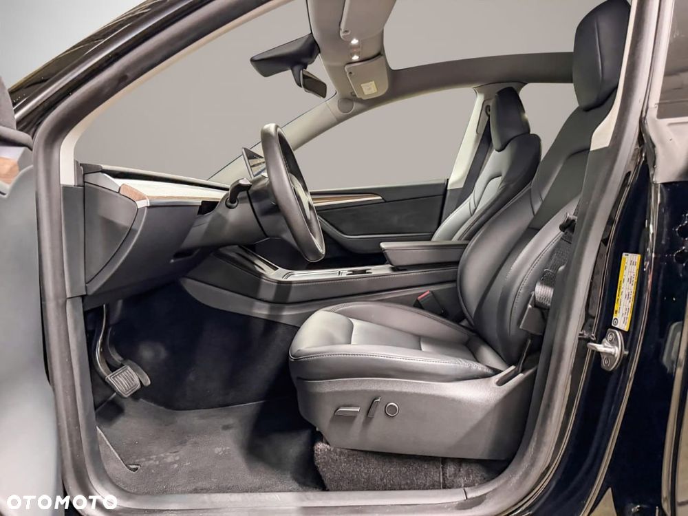 Tesla Model Y Long Range AWD - 21