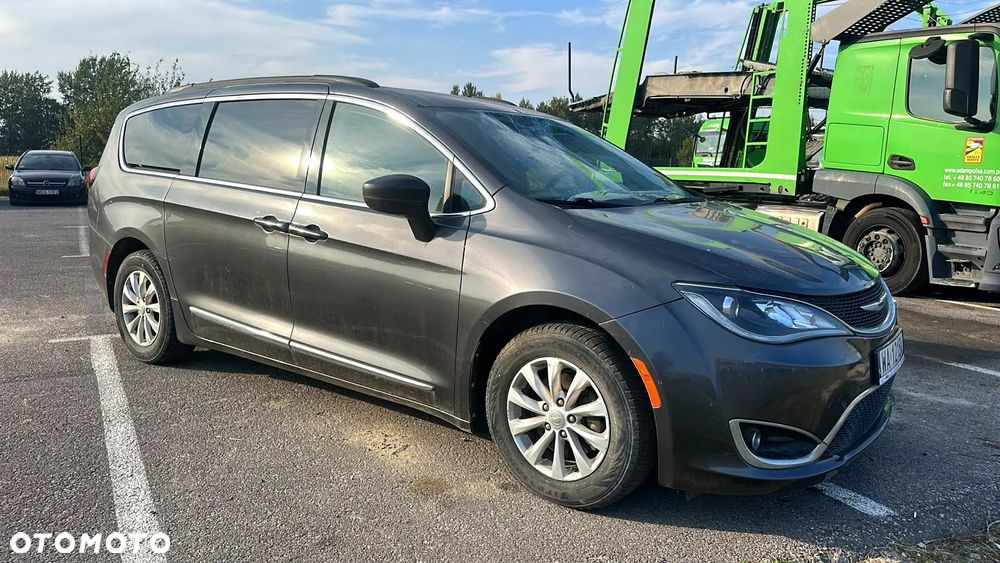 Chrysler Pacifica - 2