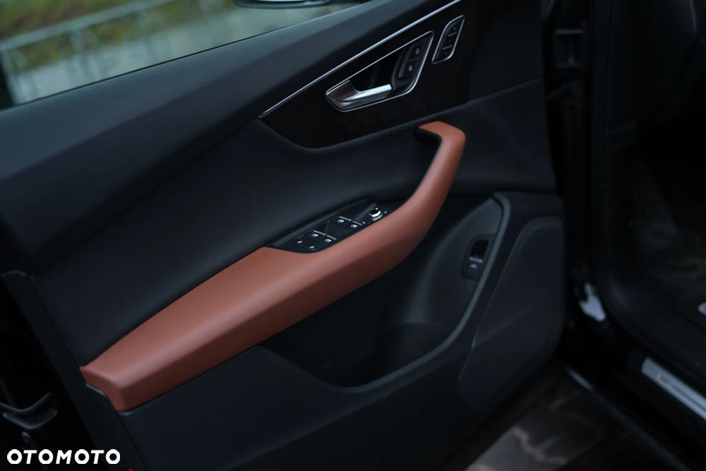 Audi Q7 55 TFSI quattro tiptronic S line - 32