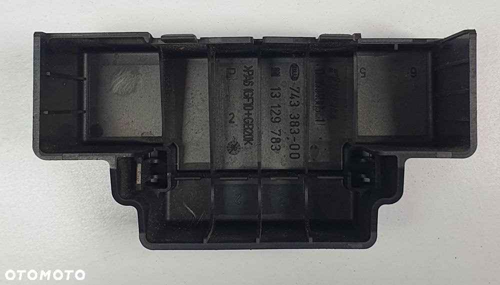 POKRYWA SKRZYNKI BEZPIECZNIKÓW OPEL ASTRA III H 13 129 783 - 2
