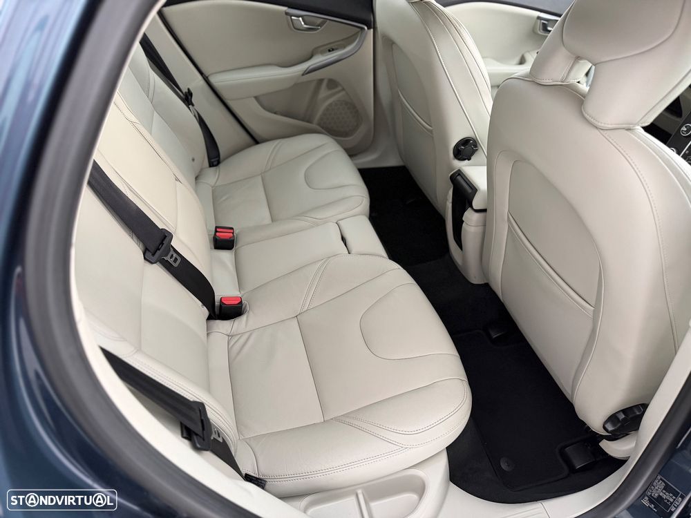 Volvo V40 2.0 D2 Momentum Geartronic - 33