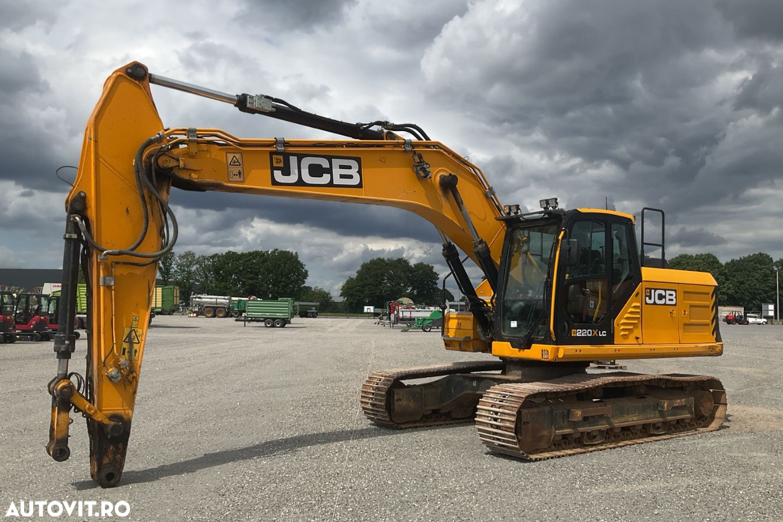 JCB 220XL-L-4F Excavator - 2