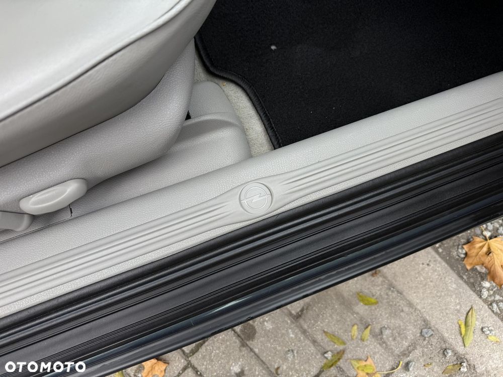 Opel Omega 3.0 Executive - 30