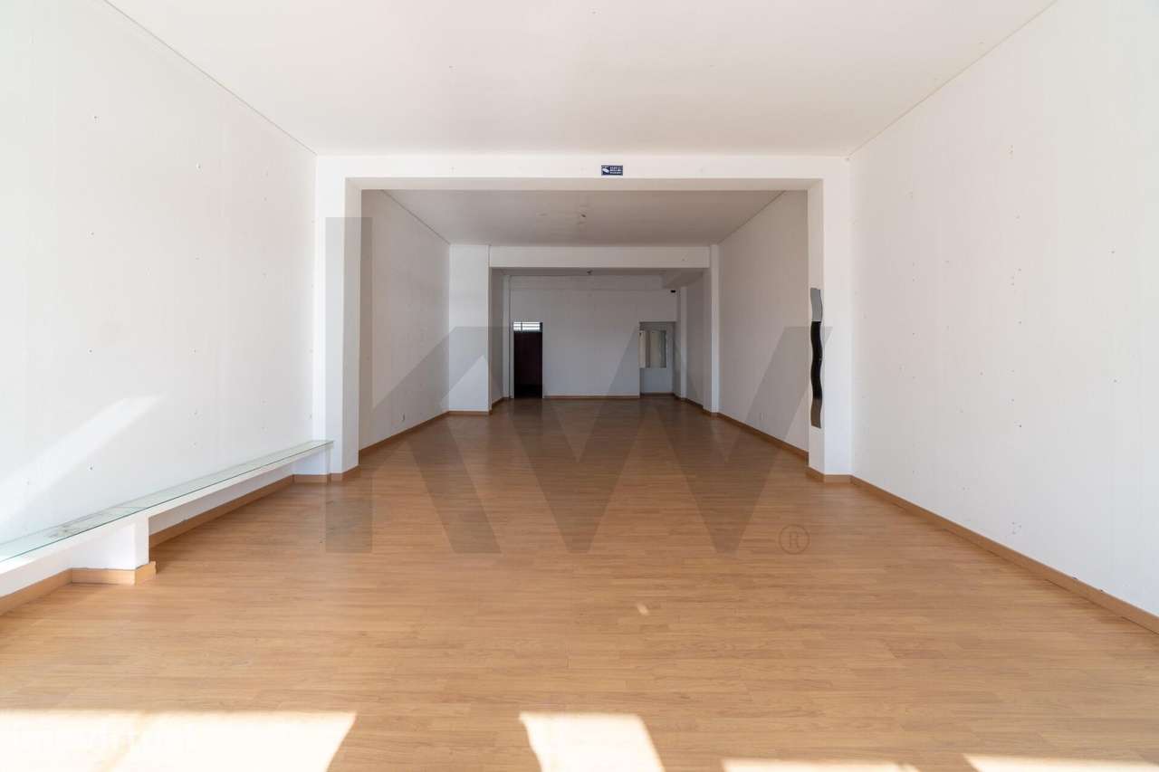 Loja com Cave| Espaço Comercial Frente Mar | Quarteira | 289 m2| - Grande imagem: 4/44