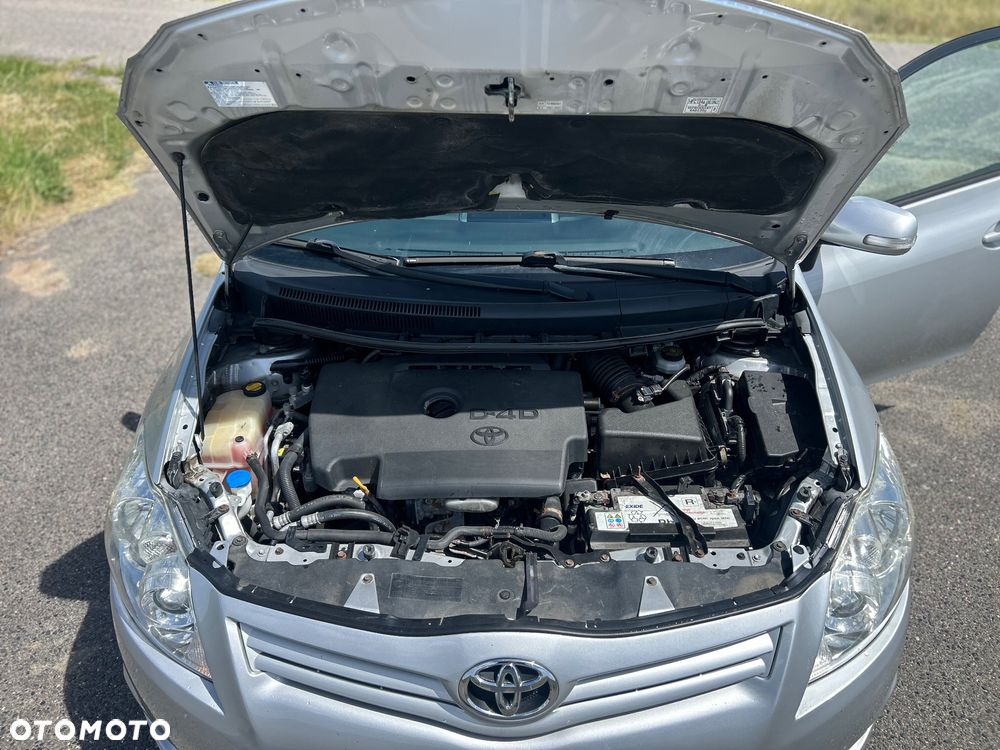 Toyota Auris 2.0 D-4D - 11