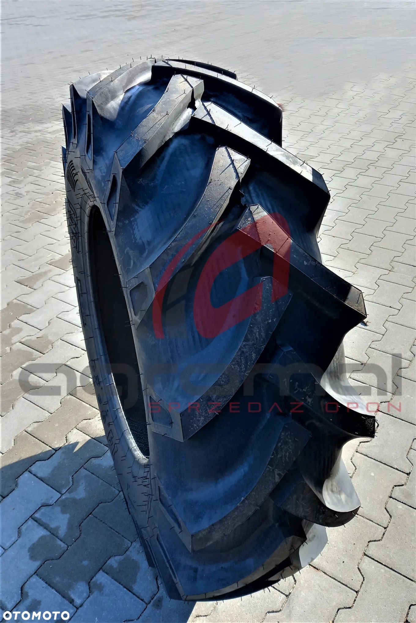 OPONA 12.4-28 BKT TR135 8PR 123A6/120A8 TT - 1