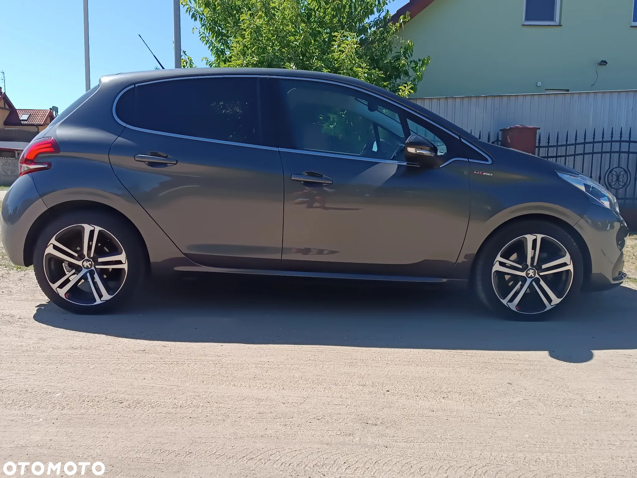 Peugeot 208 - 4