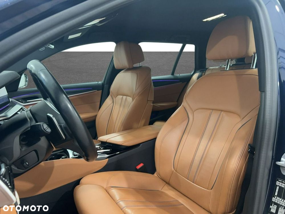 BMW Seria 5 530i mHEV - 16