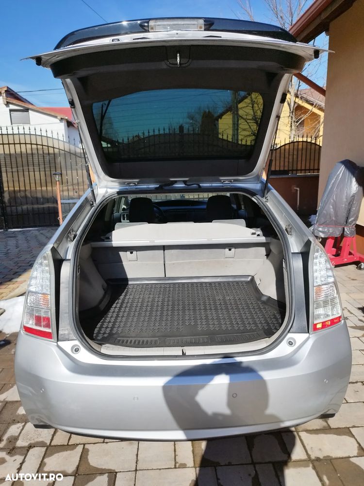 Toyota Prius (Hybrid) Executive - 7