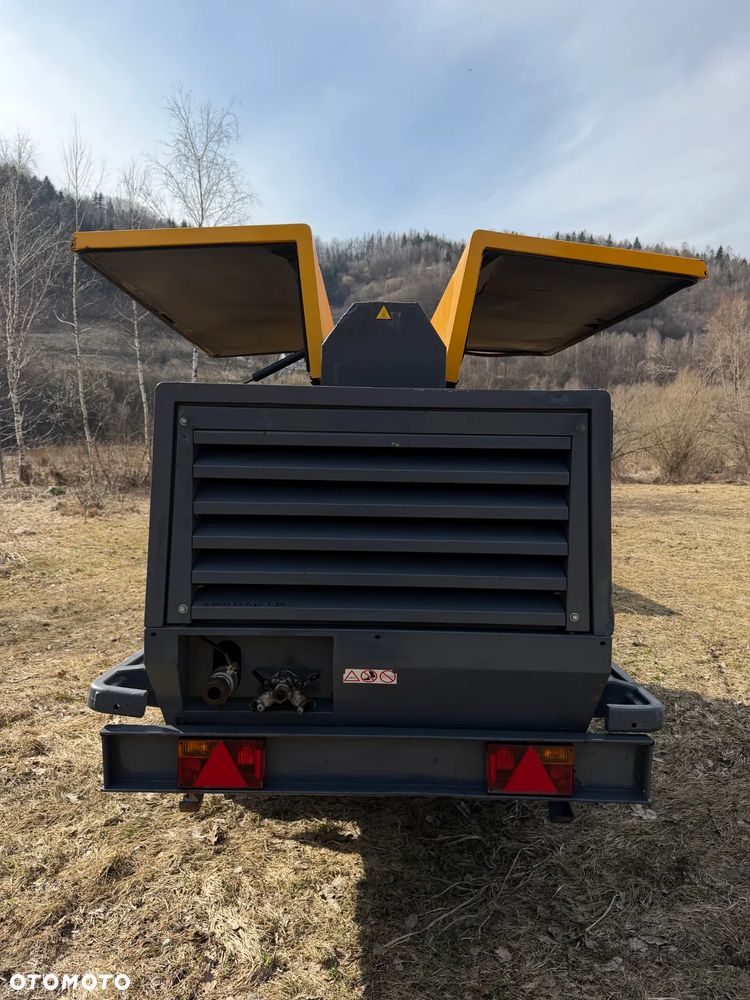 Atlas Copco XAHS 186 Kompresor Śrubowy Sprężarka potężna mocna 11m3. 12 bar regulowanych. Bogata wersja z chłodnicą cyklonową! z Norweskiej Upadłości! Niski Przebieg 1900mtg. 2014rok silnik DEUTZ.150 KM. serwisowany w DEKRA. OKAZJA - 24