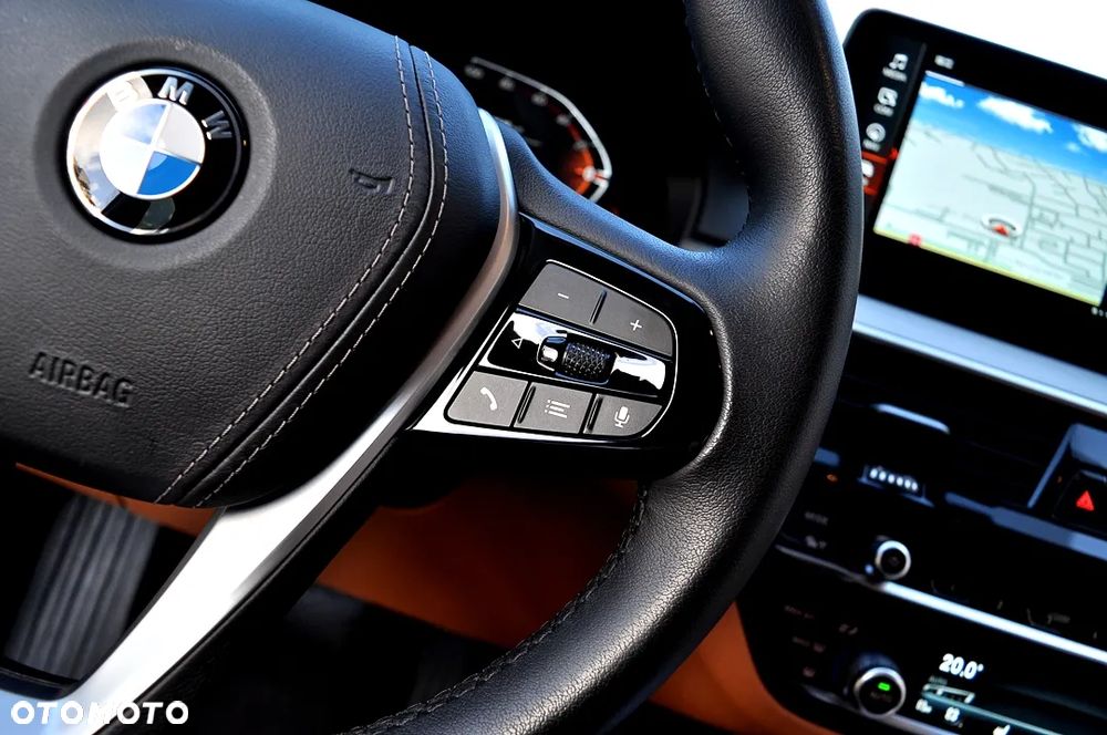 BMW Seria 5 520i - 27