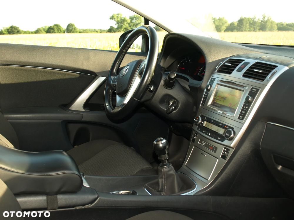 Toyota Avensis - 12