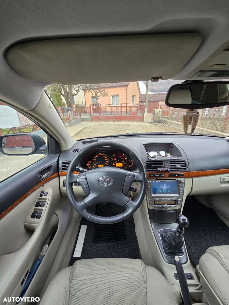 Toyota Avensis 2.2 D-4D Luxury - 11