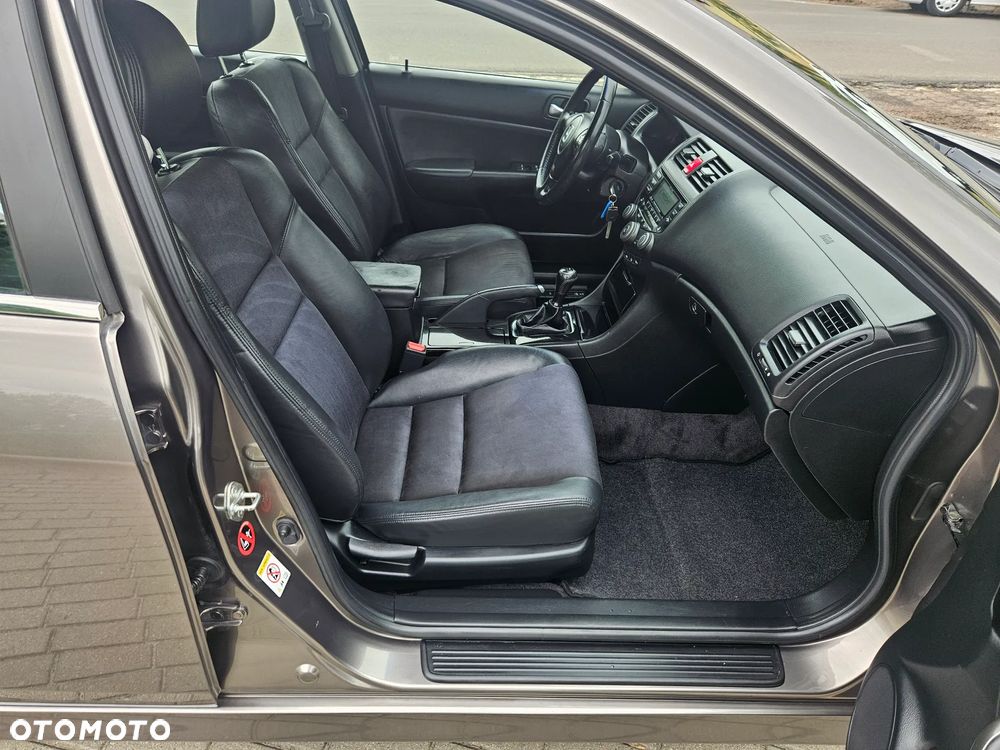 Honda Accord 2.0 i Executive - 16