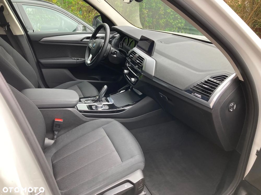 BMW X3 xDrive20d Advantage - 9