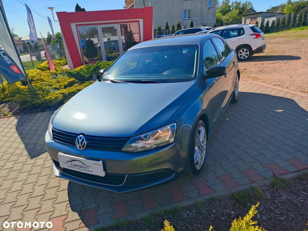 Volkswagen Jetta - 1