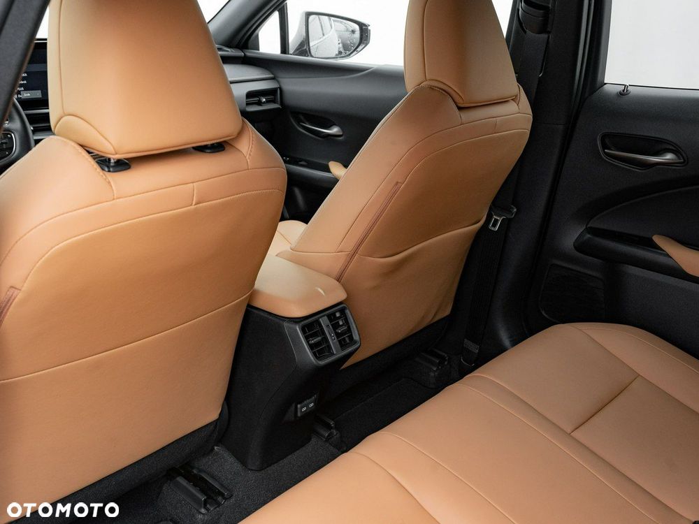Lexus UX - 24