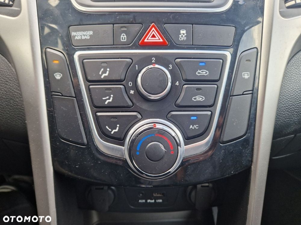 Hyundai i30 1.6 Comfort - 13