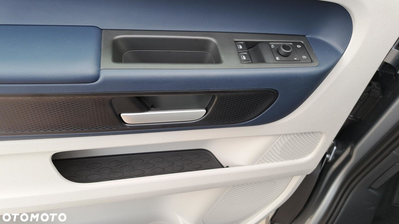 Volkswagen ID. Buzz 150 kW (204 PS) / skrzynia biegów: automatyczna 1 biegowa rozstaw osi: 2988 mm - 13