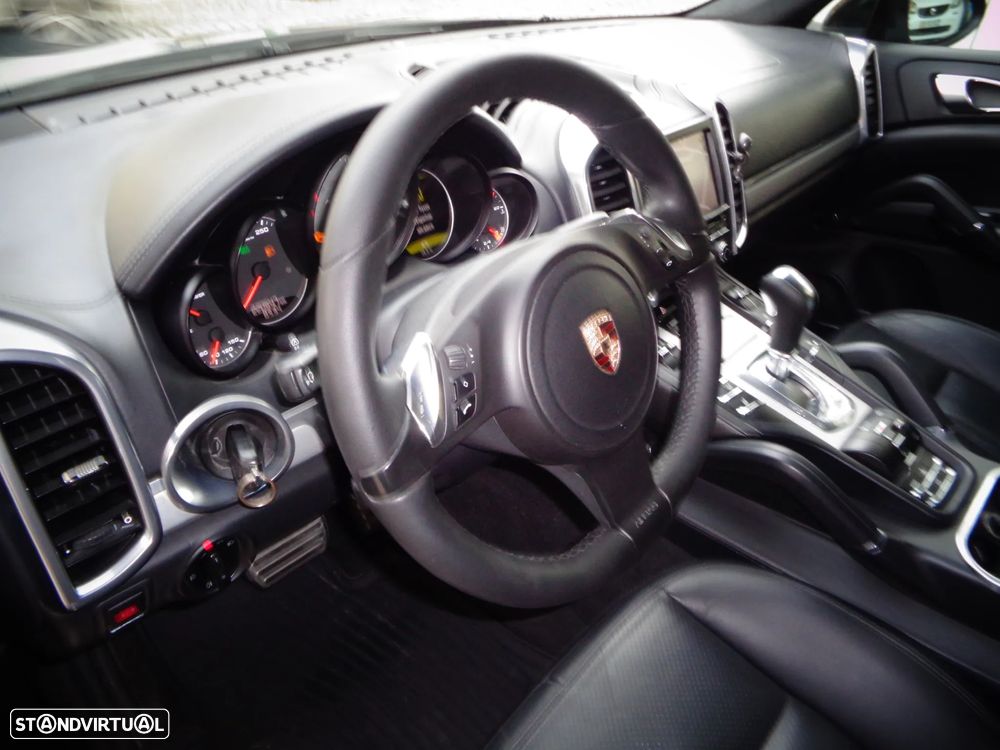 Porsche Cayenne S - 17