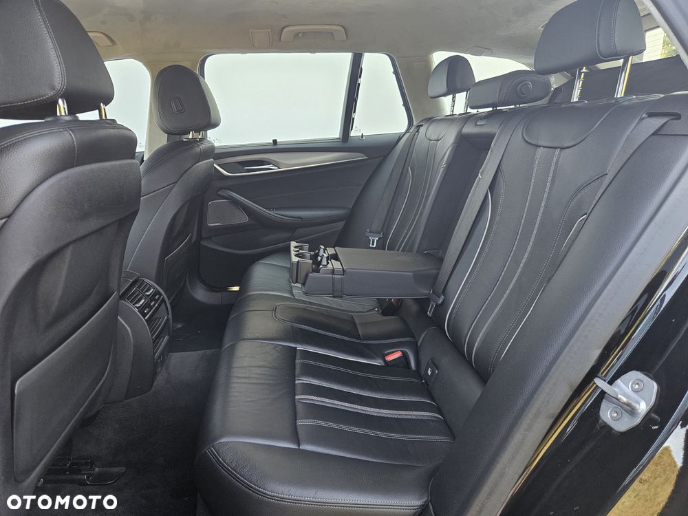BMW Seria 5 530d xDrive Sport Line - 23