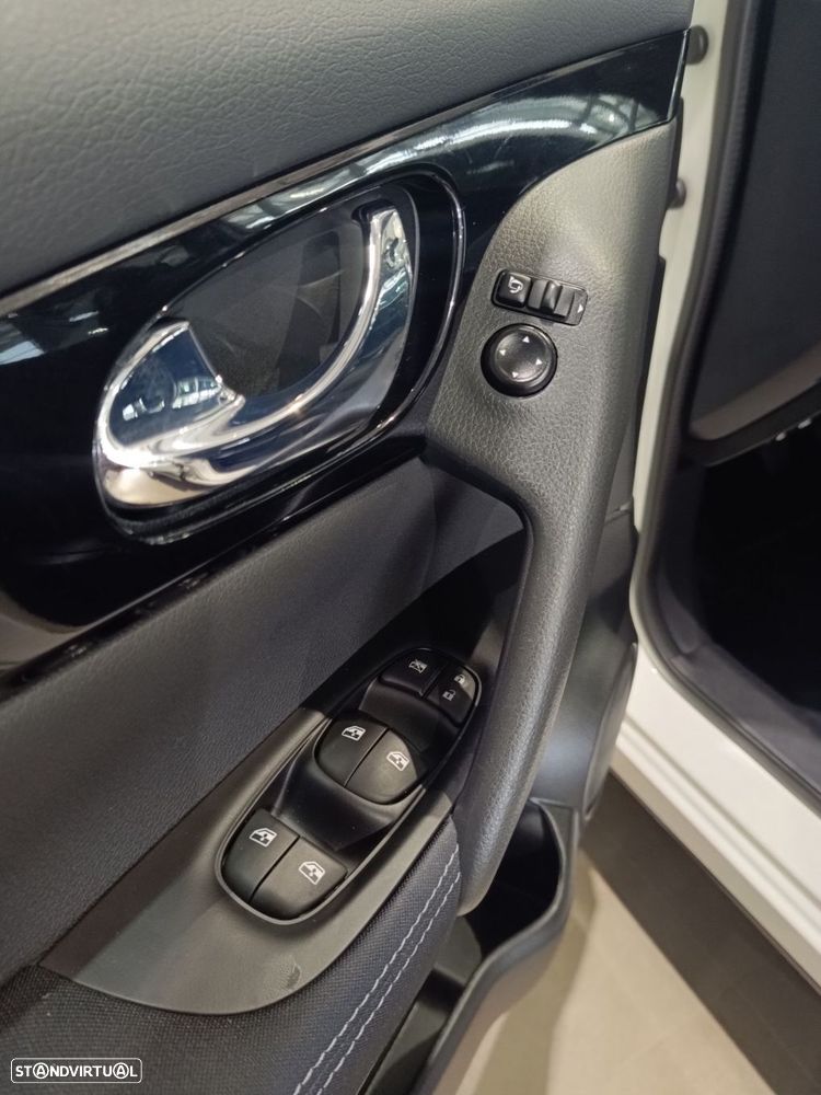 Nissan Qashqai 1.5 dCi N-Connecta - 9