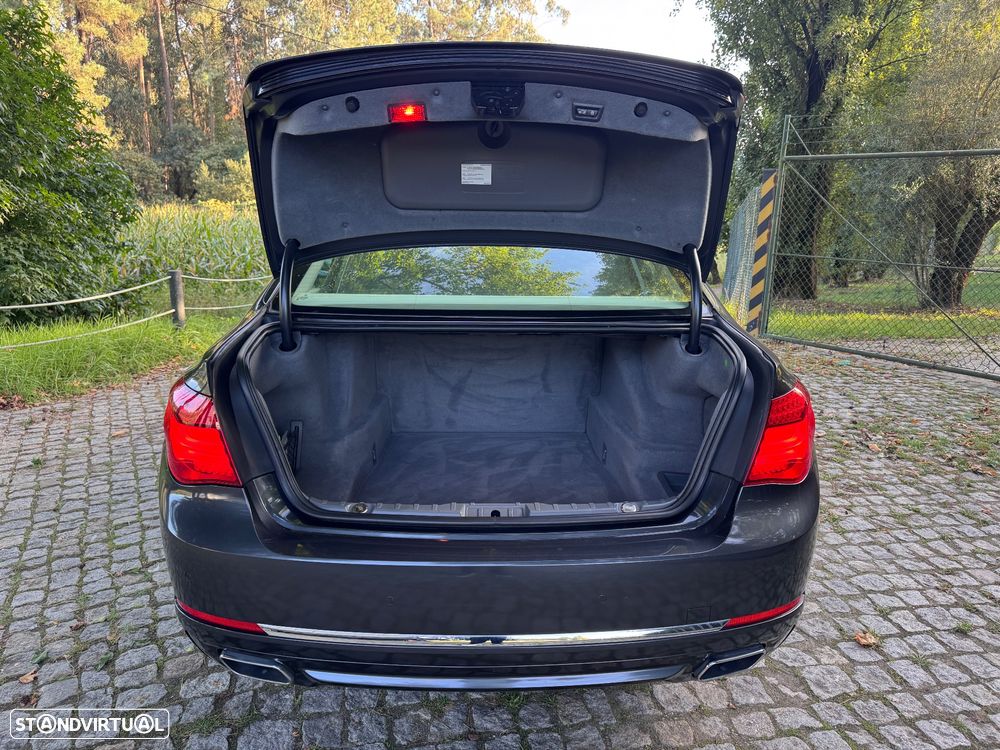 BMW 740 d - 16