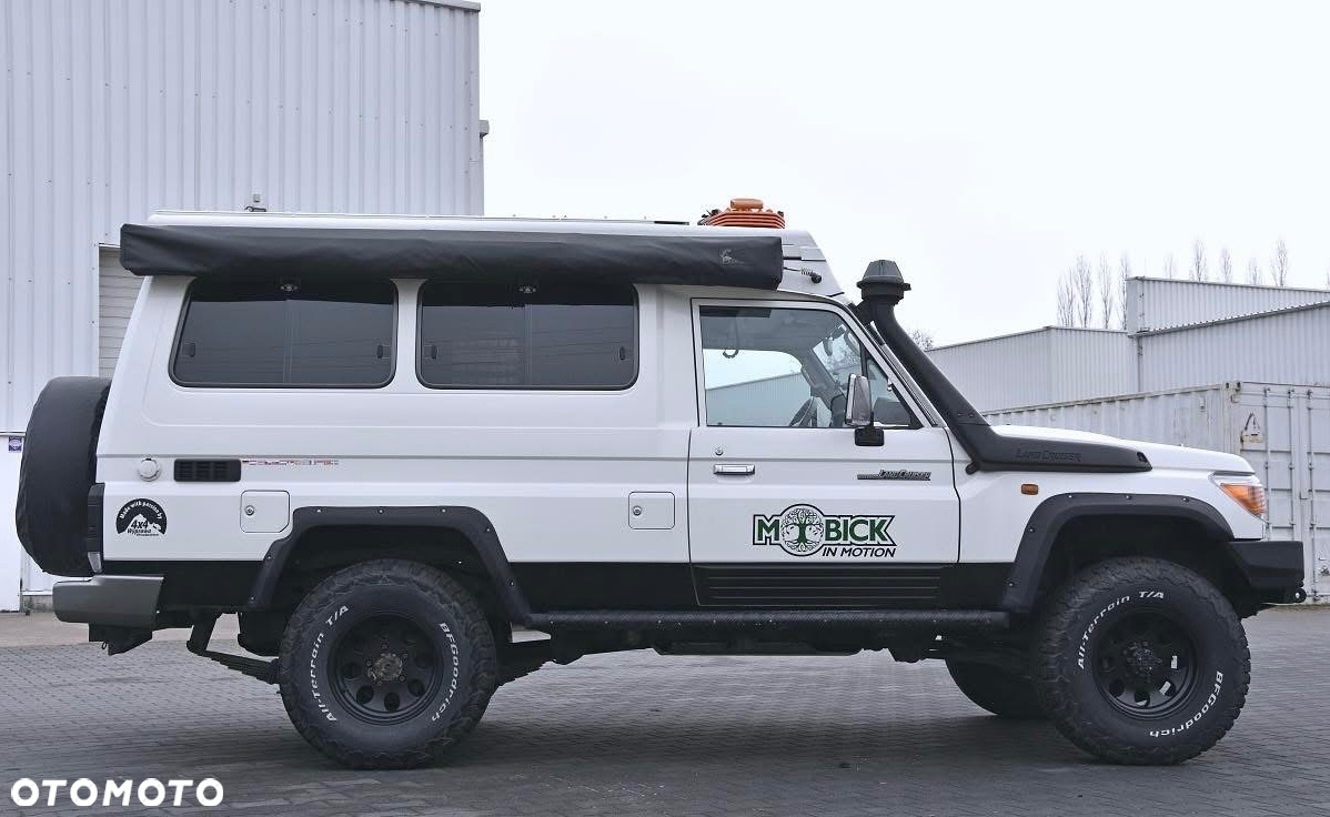 Toyota Land Cruiser - 4