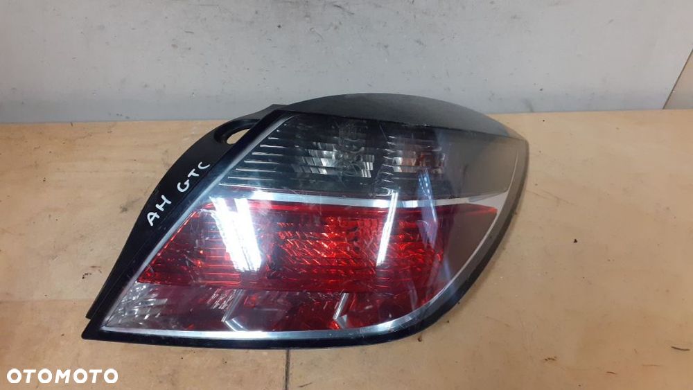 OPEL ASTRA III H GTC LAMPA tylna tył lewa dymiona - 1