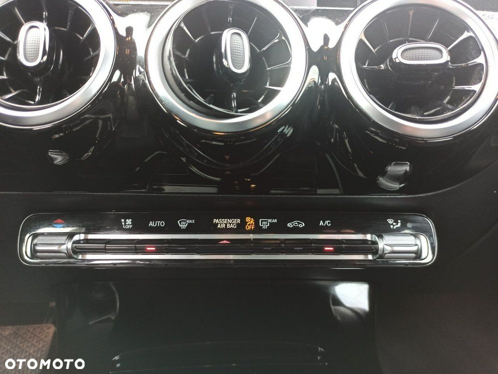 Mercedes-Benz CLA - 16