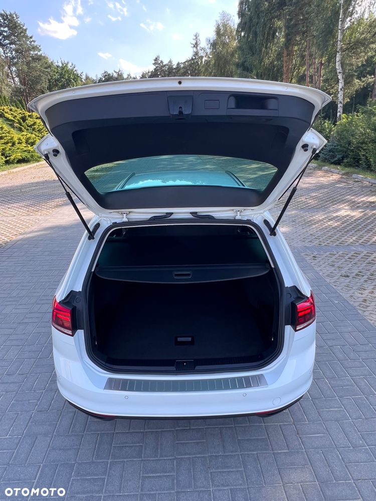 Volkswagen Passat - 12
