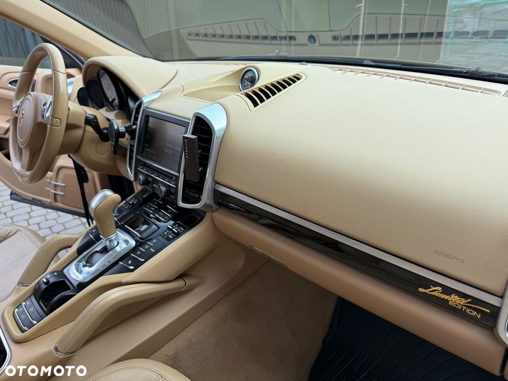 Porsche Cayenne - 28