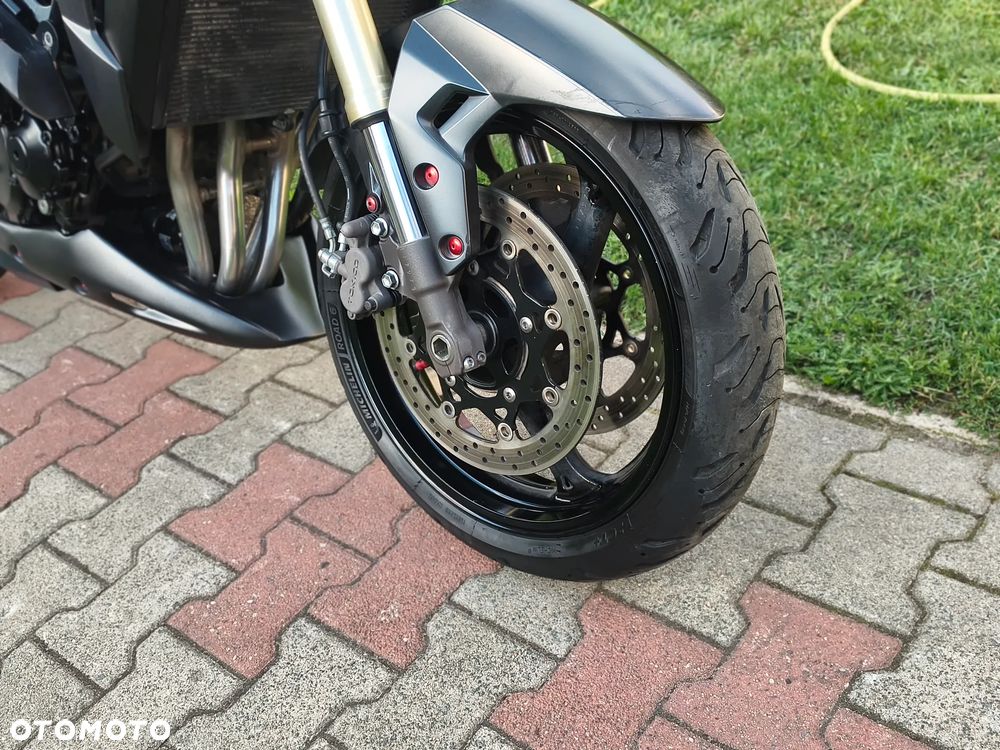 Suzuki GSR - 10