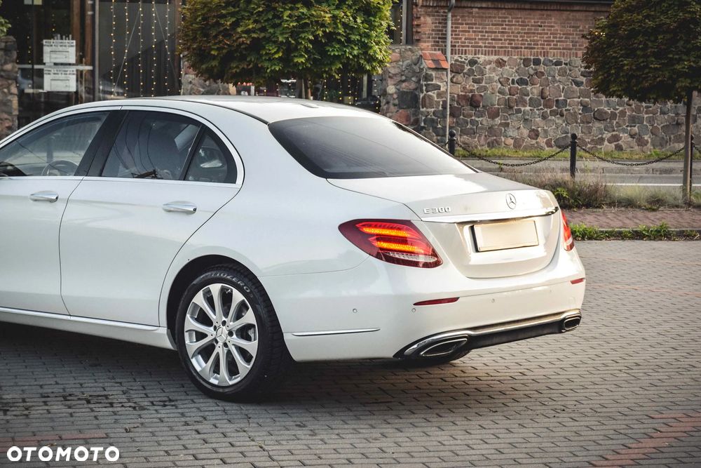 Mercedes-Benz Klasa E 300 9G-TRONIC Avantgarde - 12