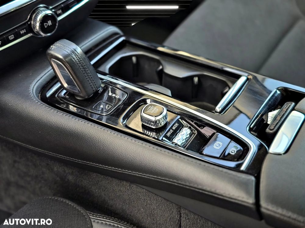 Volvo V60 T6 AWD Twin Engine Geartronic Momentum Pro - 36
