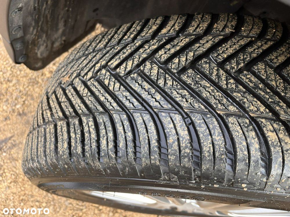 Ford Kuga 1.6 EcoBoost 2x4 Titanium - 13