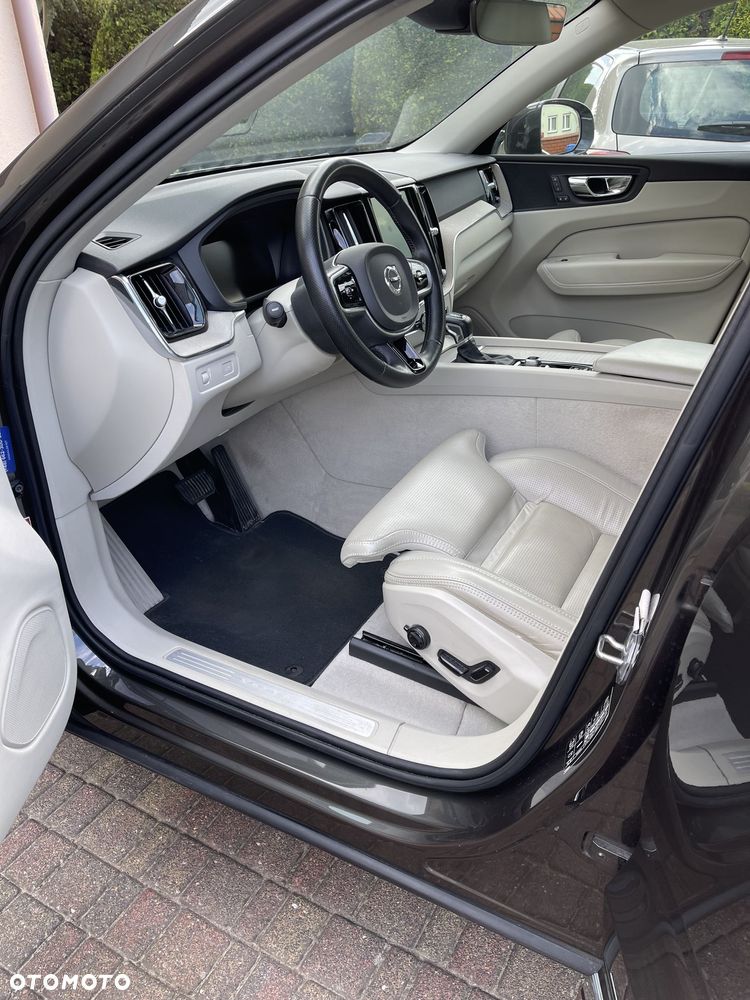 Volvo XC 60 D5 SCR AWD Inscription - 24