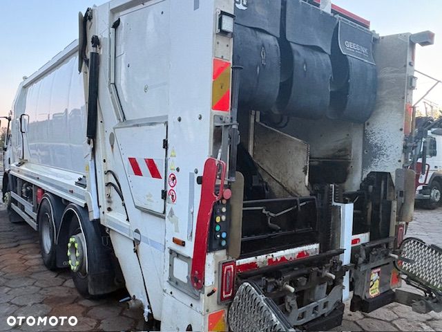 Renault D 26 Wide śmieciarka Euro 6 - 4