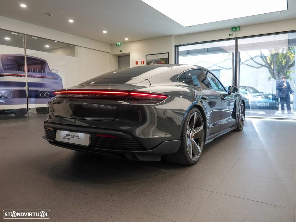 Porsche Taycan 4S - 7