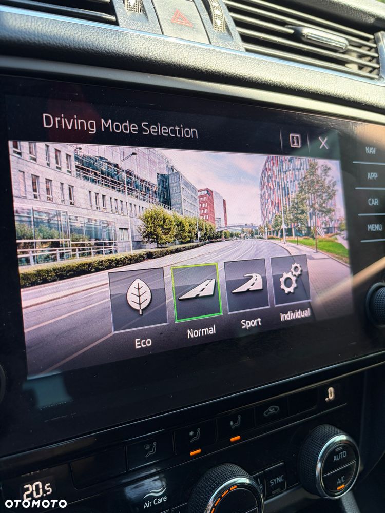 Skoda Octavia 2.0 TDI DSG RS - 25