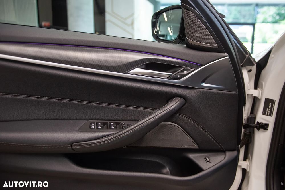 BMW Seria 5 530d xDrive AT MHEV - 14
