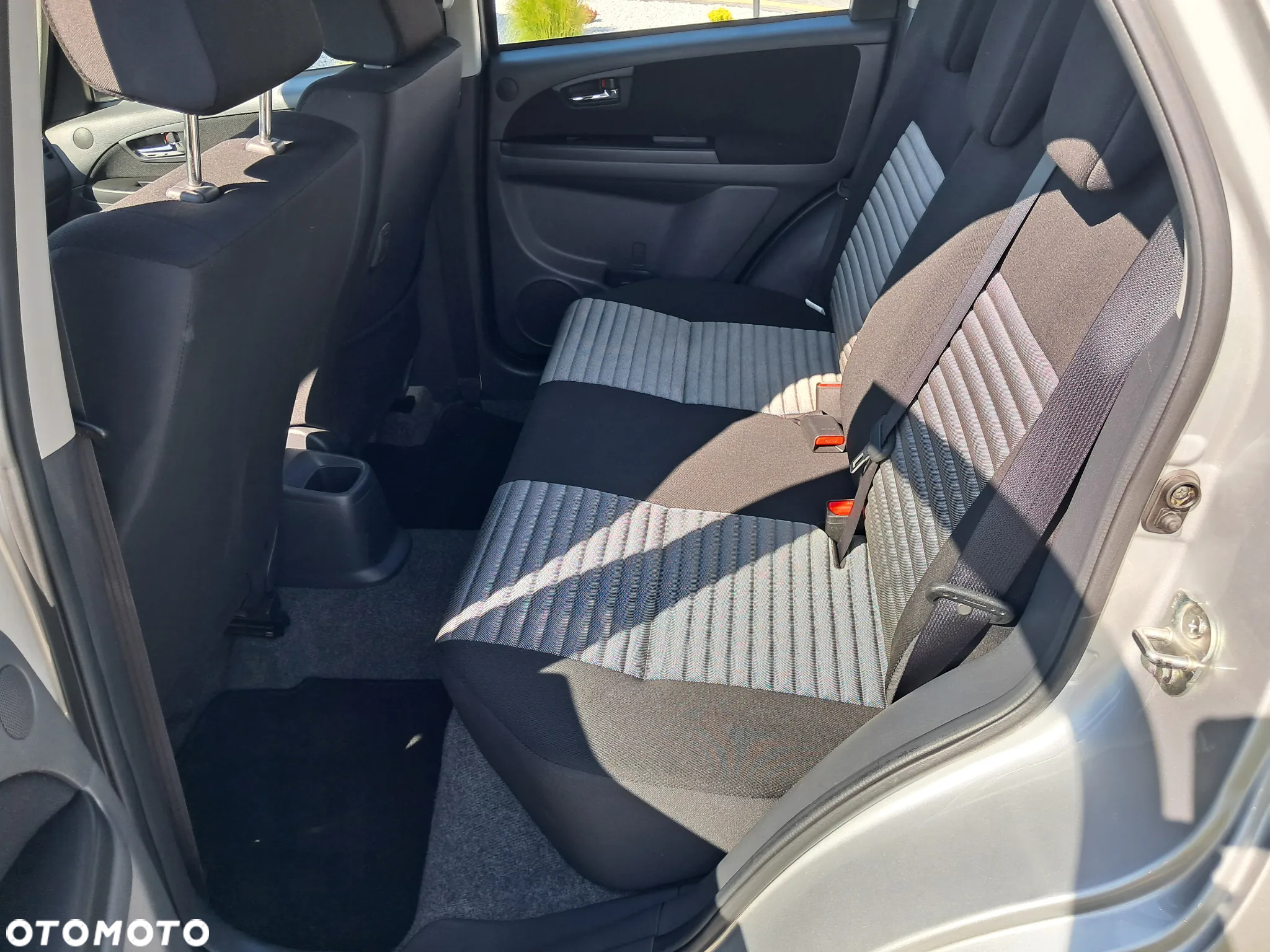Suzuki SX4 1.6 Comfort Plus - 20
