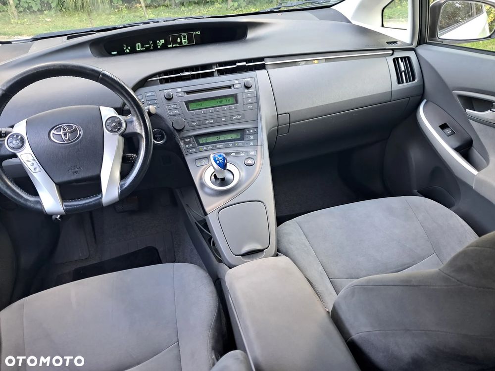 Toyota Prius 1.8 HSD Premium - 22