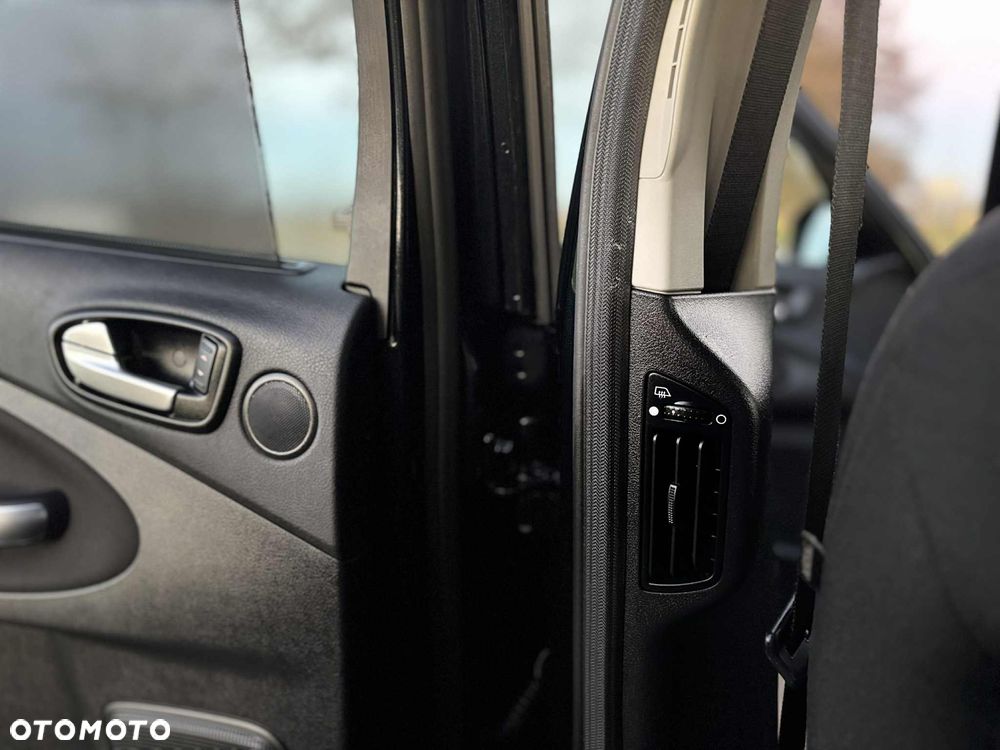 Ford Galaxy 2.0 Ghia - 24