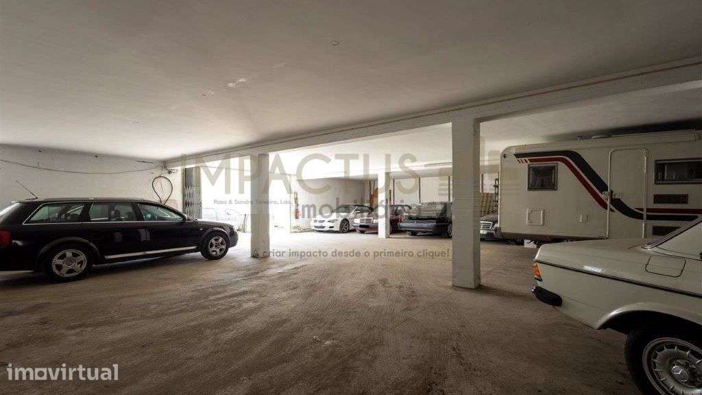 Armazém em terreno de 20 148m2 com bons acessos - Grande imagem: 5/10