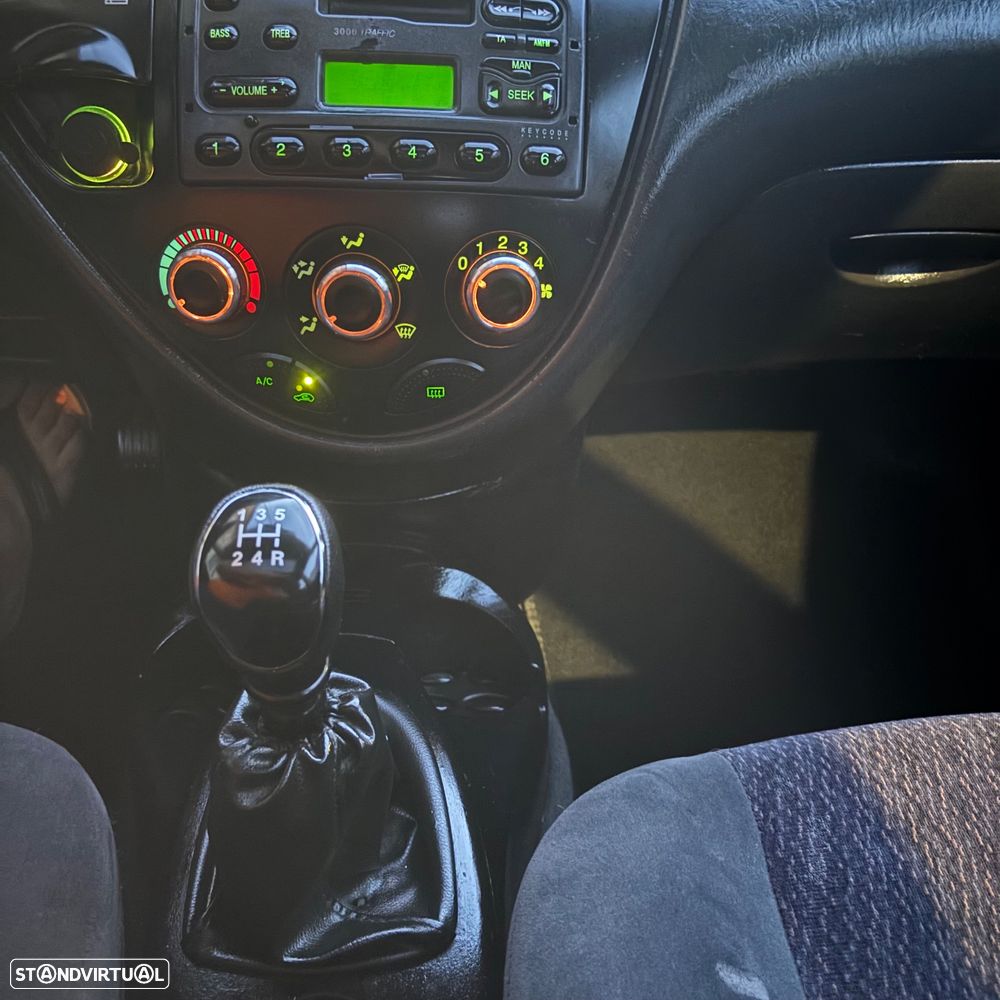 Ford Focus SW 1.8 TDdi Ghia - 6